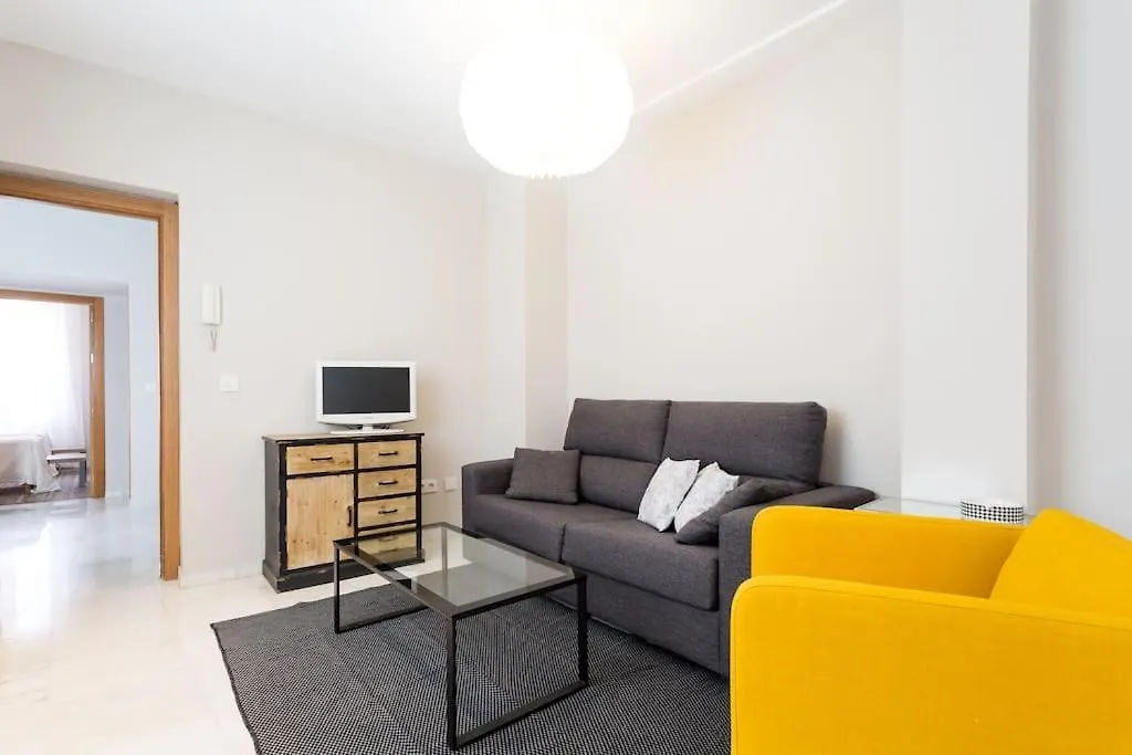 Luminoso Apartamento Tercera Planta Seville 0*,  Spain